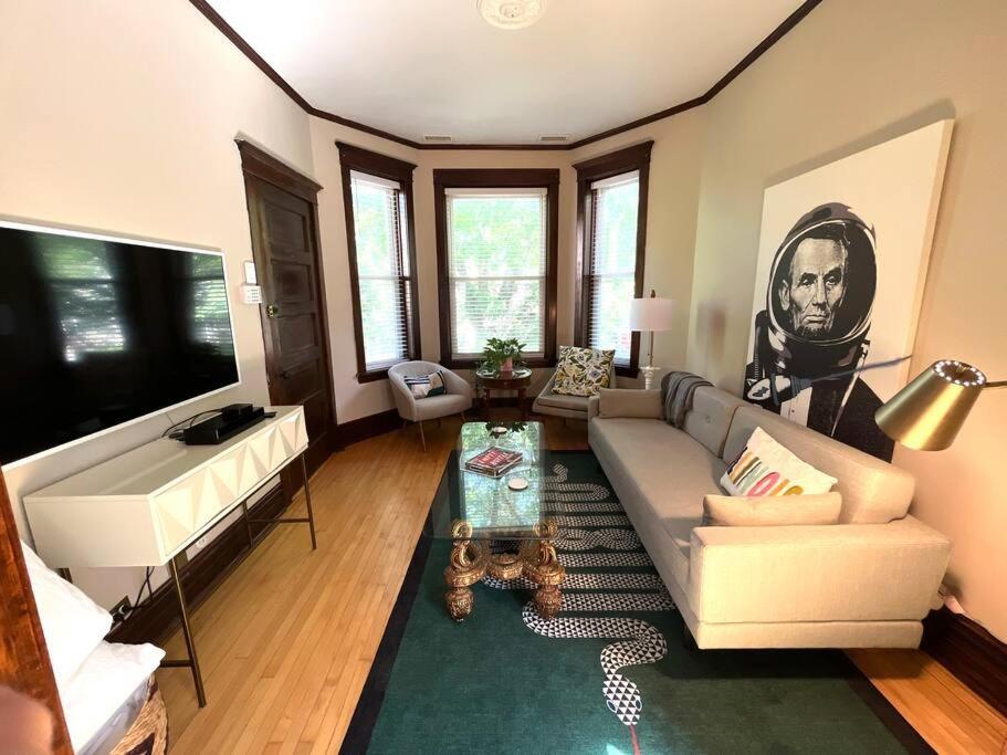 Apartment Irving Park/avondale Updated Vintage Unit 2-flat